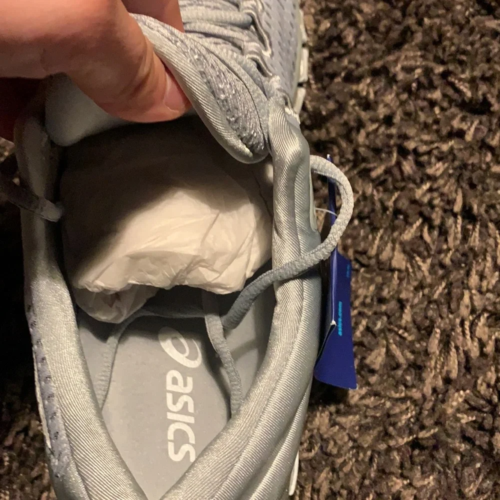 ASICS - Picture 2 of 4